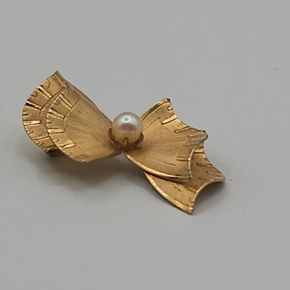 Vintage 12kt Gold Filled Bow Brooch Pearl‎ Textured IPS Pin Dimensional